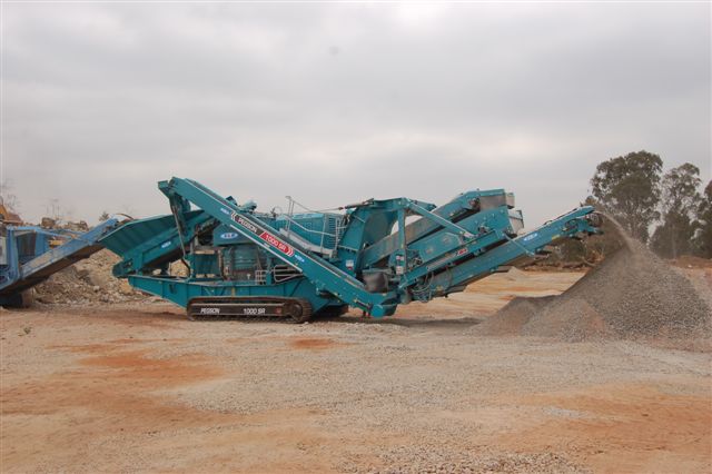 1000sr-gold-mine-dump-crushing-rock-to-make-aggregate-in-benoni-sa